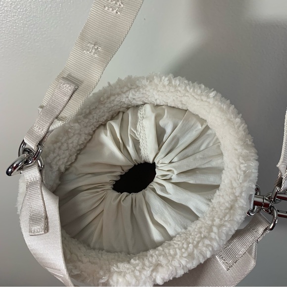 Lululemon Crossbody Fleece Bucket Bag White Cream - Picture 5 of 12